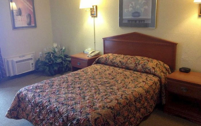 Woodbridge Inn & Suites (TraveLodge) - From Web Listing